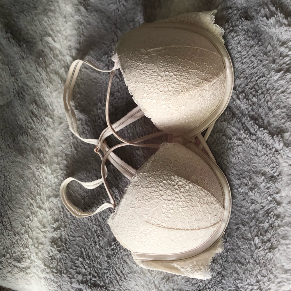 Victoria’s Secret white lace push-up bra size 34D